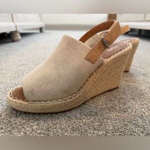 *NWOT* Toms Natural Canvas Wedge Sandals with Jute, Sling Back Style